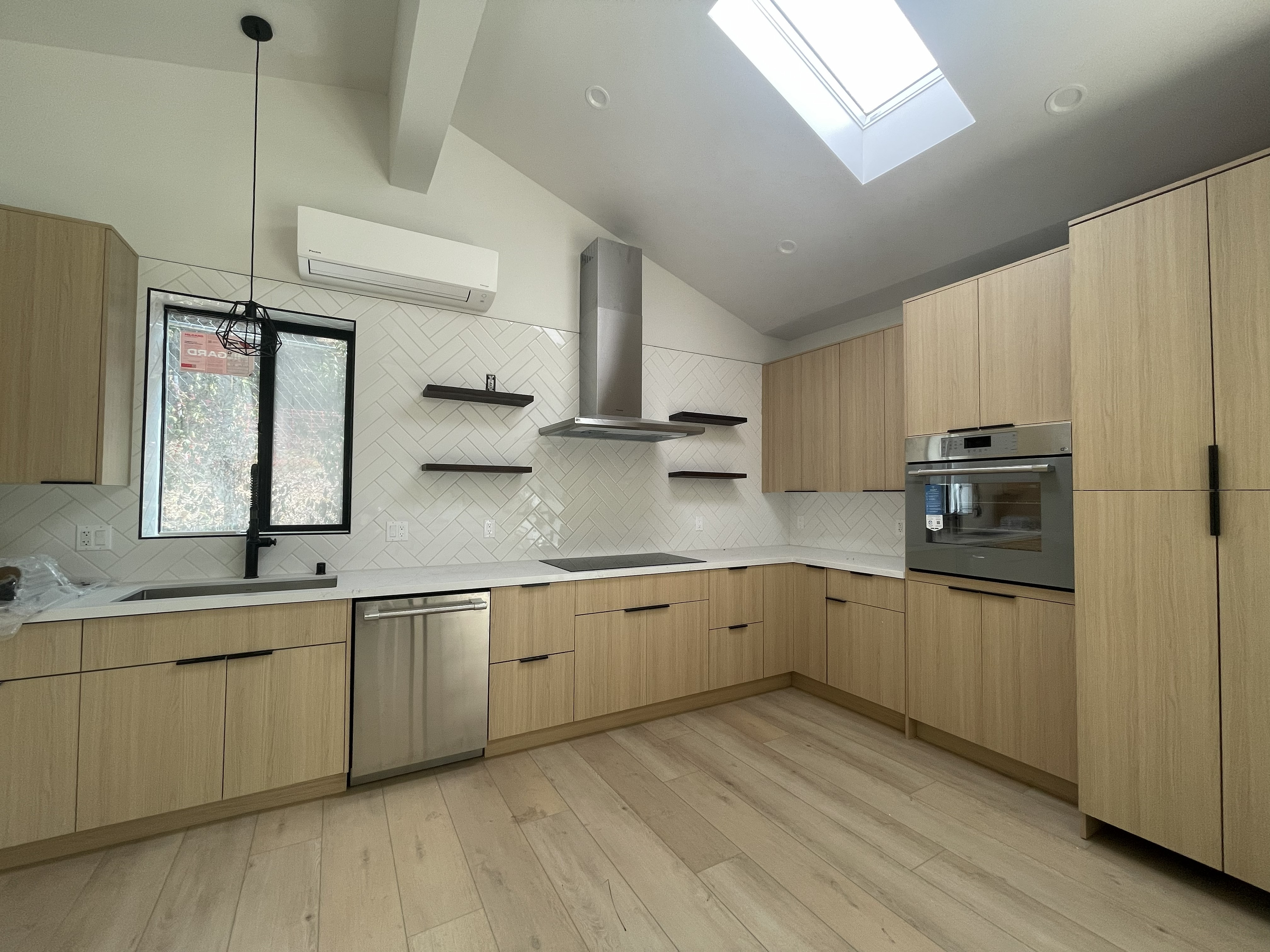 Modern kitchen reel - Luz Builders Instagram